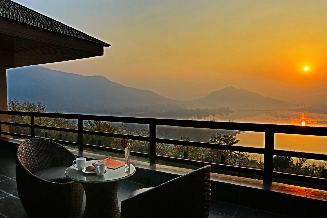 Hotel Taj Dal View Srinagar Extérieur photo