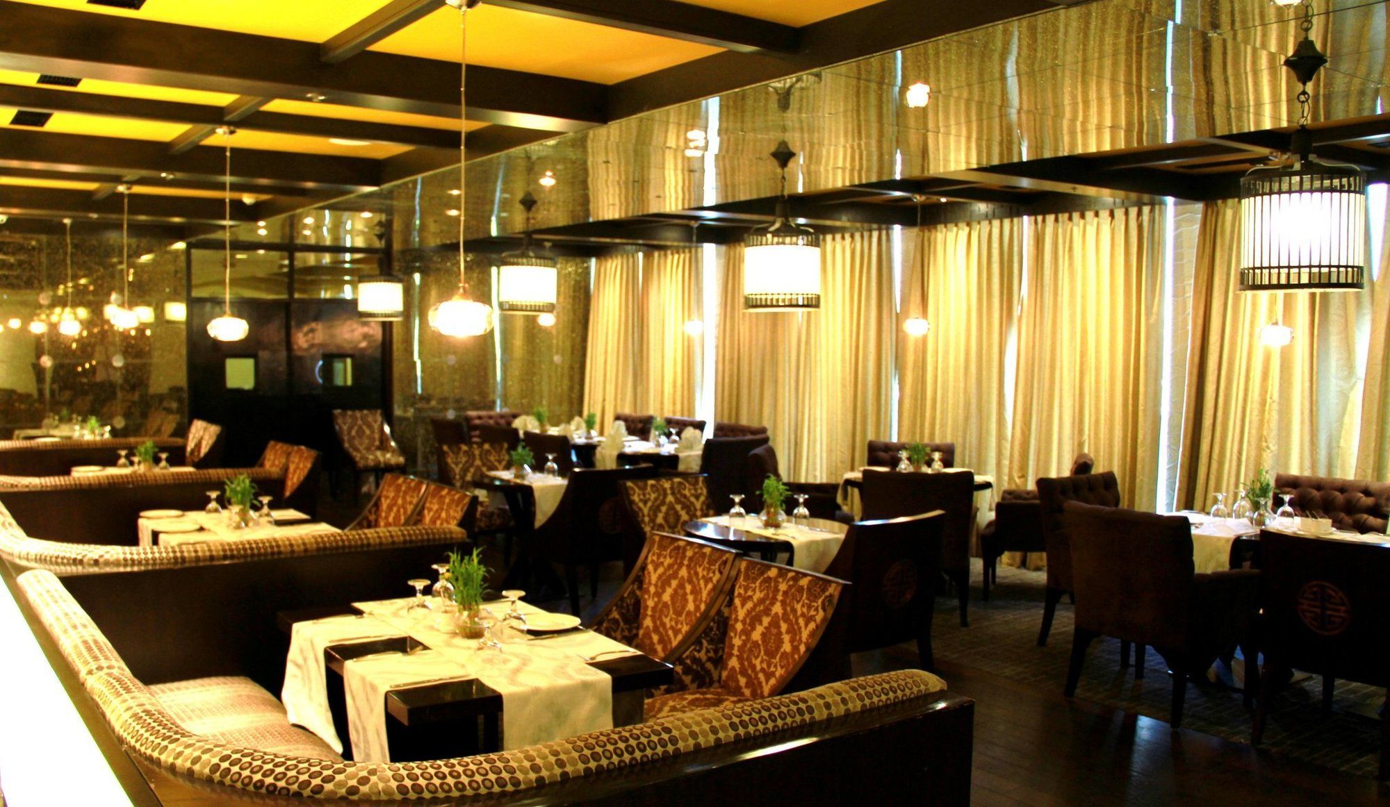Hotel Taj Dal View Srinagar Restaurant photo